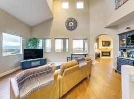Mtn-View Haven w/ Hot Tub! 28 Mi to Mt Rose Ski, hotel v destinaci Sparks