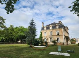 Manoir, vaste parc arboré, hotel di Montbron
