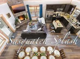Sasquatch Splash Premier Private Pool Cabin with Hot Tub, Mtn Views, Arcade Games, Excellent Location