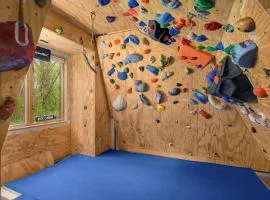 Family Stay Near Zoo - Climbing Room - Private Deck