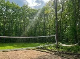 Private vollyball court five acre home with AC in Catskills