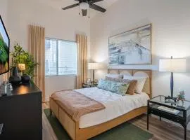 Golf & Sun Stay Rooftop Deck, Heated Pool Nearby
