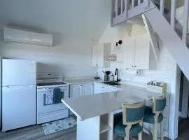 Serene Cove Retreat Cottage- Blue