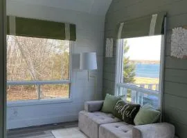 Serene Cove Retreat Cottage- Green