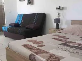 Logement avec piscine
