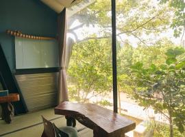 Yue Lake Backpackers, hotel i Yuchi