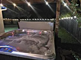 Near Stadiums DFW Airports Jacuzzi Hot tub modern