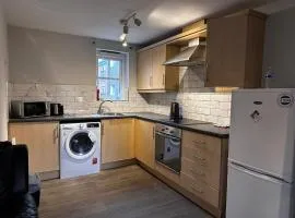 Flat by City centre, hospital and train station