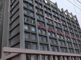 Xana Lite Korla Xiangli Avenue Food Street، فندق في كورلا
