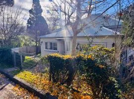 Historical Hundleby Cottage - Walk to Town