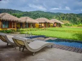 Natu Hut Farmstay & Cafe'