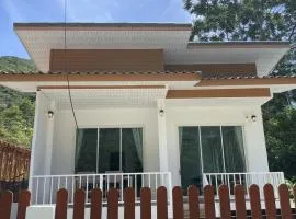 Cozy Forest Home 2 Bed Garden 3 min to Beach