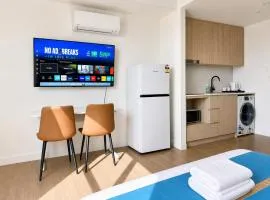 Granville Studio Ensuite toilet and kitchen