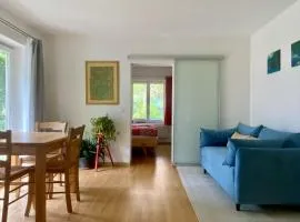 Häuschen mit Gartenblick