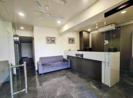 Hotel Orchid Inn، فندق في أحمد آباد