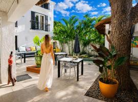 Sous le Badamier Quiet Boutique Hotel with Pool near Grand Baie, hotel v destinaci Grand Baie