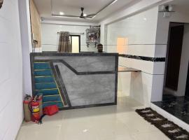 OYO 81066 Hotel Bhole, Hotel in Surat