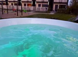 Ross-domki LUX Hause & Jacuzzi
