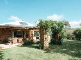 The Homestead at Qambathi Mountain Reserve - pets welcome - Wood fired hot tub