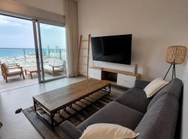 Your Perfect Place by the Mediterranean, מלון בחדרה