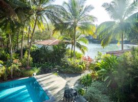 Pont Bleu Suites - boutique hotel -Riverside & Pool, hotel u gradu 'Canacona'