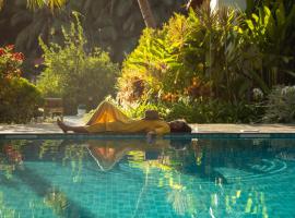 Pont Bleu Suites - boutique hotel -Riverside & Pool，恰納喬納的飯店