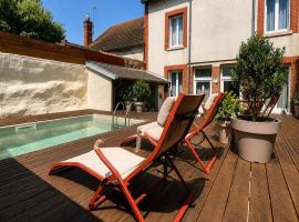 Maisons Sauvages -Piscine & Jacuzzi, hotel i Romorantin-Lanthenay
