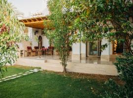 Tranquil Villa in Fayoum Private Pool Garden Lake Access, hotel din Kaḩk al Baḩrīyah