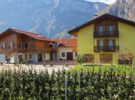Agritur Clementi, farm stay in Nave San Rocco