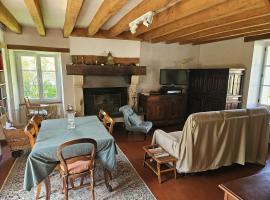 Traditionnal berrichonne house near Beauval Zoo and Loire Castles, hotel a Jeu-Maloches