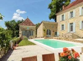 18C Manoir with Pool, Billiards in a rural setting in Perigord Vert