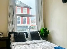 Modern 2BR 1st Floor Flat - Near Norwood Junction