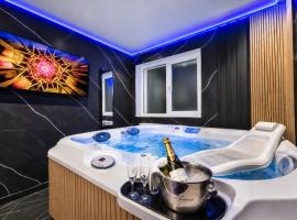 Luxor - Private Jacuzzi Boulevard Suites โรงแรมในซีบิว
