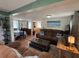 Oakland Beach Cottage - Sleeps up to 4, hotel a Warwick