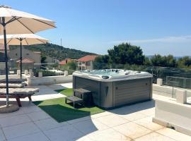 Beach Front Home In Primosten With House Sea View: Primošten şehrinde bir otel