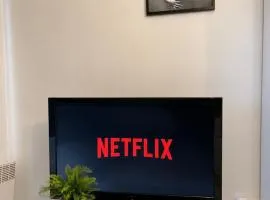 Casa De Centro en-suite room Netflix, Fast WiFi Free Parking