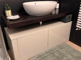 Borgo&Lago Home, hotel i Castro