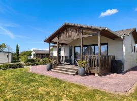 Chalet 3 chambres avec terrasse dans cadre verdoyant - FR-1-783-3, hotel di Marzan