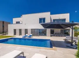 Villa SIA with private pool
