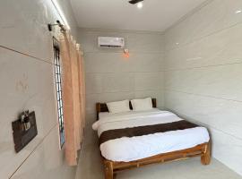 Sharada Rooms AC & Non AC, Hotel in Seringapatam