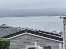 2 bedrooms caravan with a sea view