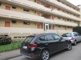LIMOGES, parquing privé, pour 4pers maxi !