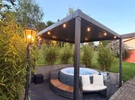 Großes Ferienhaus für 12 -17 Personen mit Whirlpool - Spielzimmer und Garten