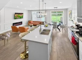 Luxury Niagara 3 Bdr Townhouse /Garage