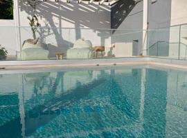 Astre&Jeanne suites، فندق في سوزوبولي