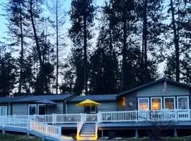 Lakeview 4BR Huge Deck Dog Friendly ADA