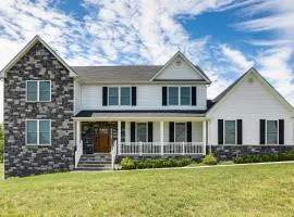 4 Mi to iPlay America! Home w/ Horse Farm Views