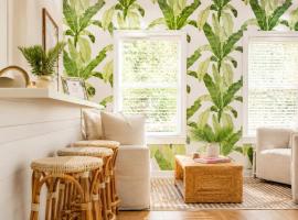 The Palm Beach House - Tropical: Palm Beach şehrinde bir otel