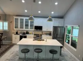 Luxury Retreat, Fully Renovated & Comfort