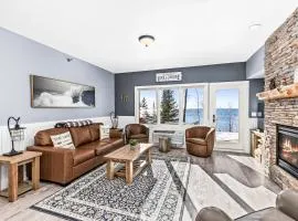 Whispering Pines Lake Views King Suite, 2 Queen Beds, Kitchen and Heated Pools